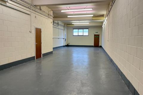 Industrial unit to rent, Kelvin Way, Crawley