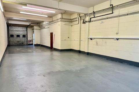 Industrial unit to rent, Kelvin Way, Crawley