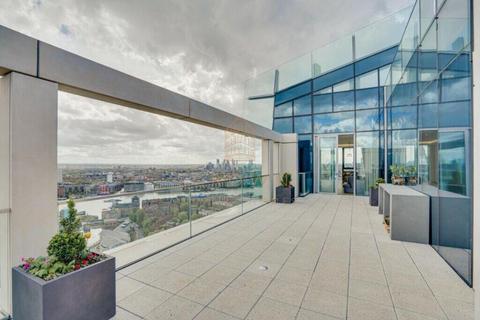 3 bedroom penthouse to rent, Gauging Square, London E1W