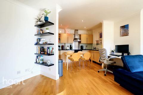 2 bedroom apartment for sale, East Street, Leeds