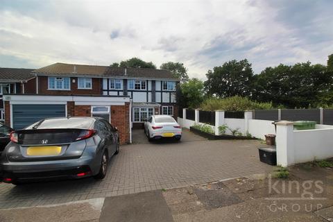 28 Dickson, Cheshunt, Waltham Cross, EN7 6HD