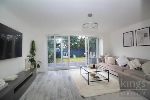 28 Dickson, Cheshunt, Waltham Cross, EN7 6HD