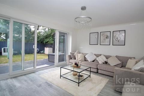 28 Dickson, Cheshunt, Waltham Cross, EN7 6HD