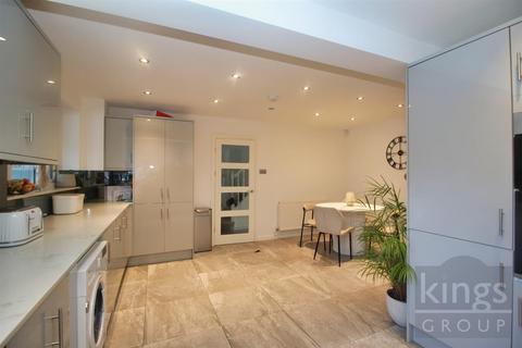 28 Dickson, Cheshunt, Waltham Cross, EN7 6HD
