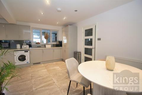 28 Dickson, Cheshunt, Waltham Cross, EN7 6HD