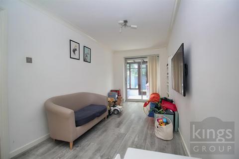 28 Dickson, Cheshunt, Waltham Cross, EN7 6HD