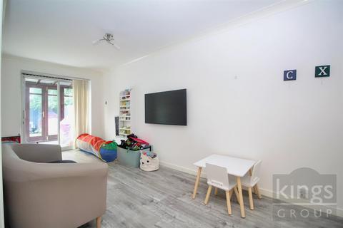 28 Dickson, Cheshunt, Waltham Cross, EN7 6HD