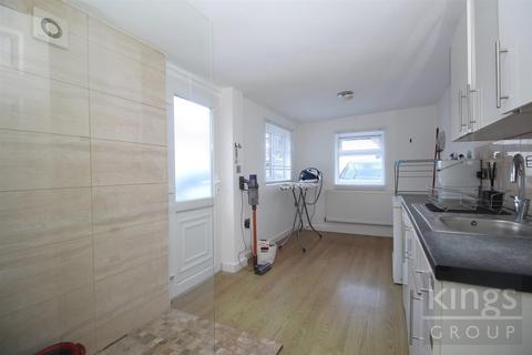 28 Dickson, Cheshunt, Waltham Cross, EN7 6HD