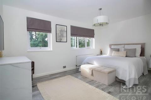 28 Dickson, Cheshunt, Waltham Cross, EN7 6HD