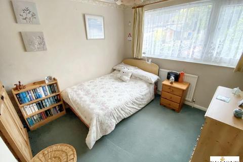 68 Temple Crescent, Tiverton, EX16 4AZ