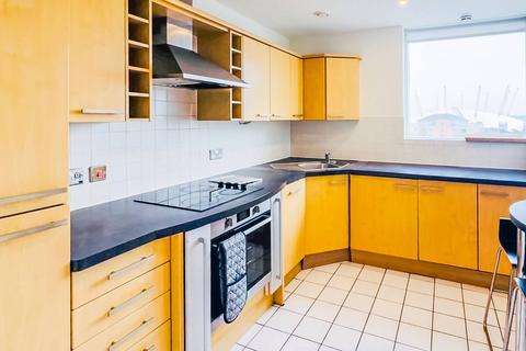 3 bedroom flat to rent, Switch House, Canary Wharf, London, E14