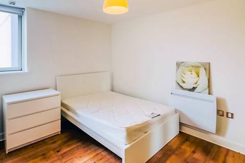 3 bedroom flat to rent, Switch House, Canary Wharf, London, E14