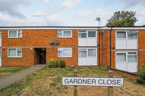 1 bedroom flat for sale, Gardner Close, Wanstead