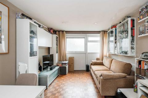 1 bedroom flat for sale, Gardner Close, Wanstead