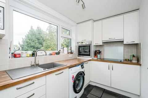 1 bedroom flat for sale, Gardner Close, Wanstead