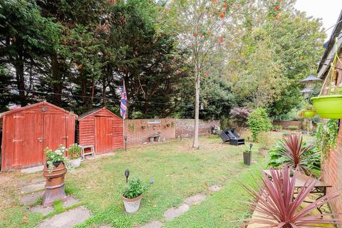 1 bedroom flat for sale, Gardner Close, Wanstead