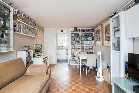 102 Gardner Close, London, E11 2HW
