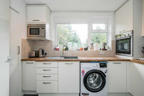 102 Gardner Close, London, E11 2HW