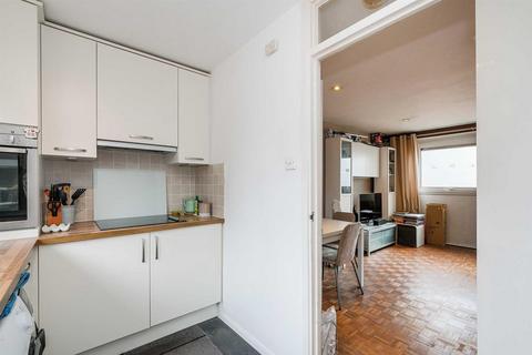 102 Gardner Close, London, E11 2HW