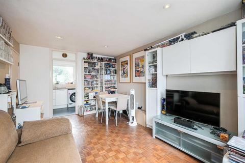 102 Gardner Close, London, E11 2HW