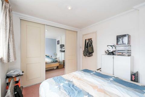 102 Gardner Close, London, E11 2HW
