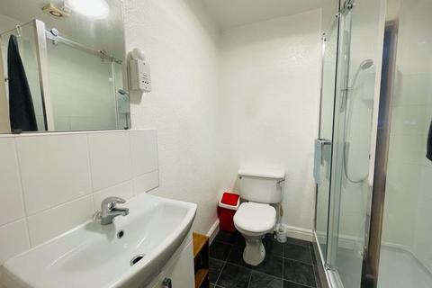 Studio to rent, Parsonage Road, Heaton Moor, Stockport, SK4