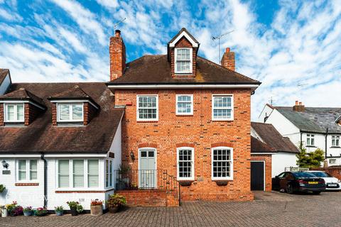 4 bedroom link detached house for sale, High Street, BRAY