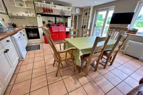 5 bedroom detached house to rent, East Burton