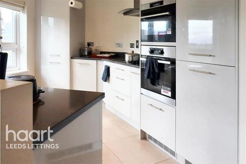 2 bedroom flat to rent, CUSWORTH GARTH