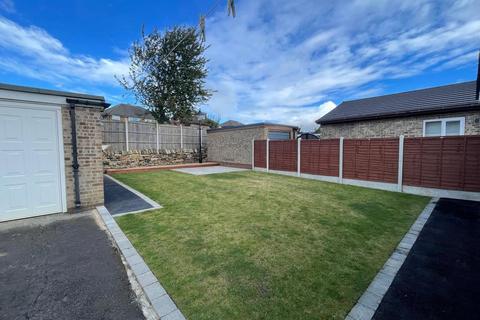 3 bedroom bungalow to rent, Danella Crescent, Wrenthorpe, Wakefield, West Yorkshire, WF2