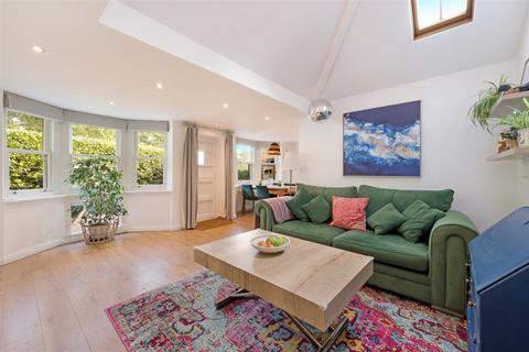 52 Bramble Walk, Epsom, KT18 7TB