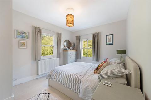 52 Bramble Walk, Epsom, KT18 7TB