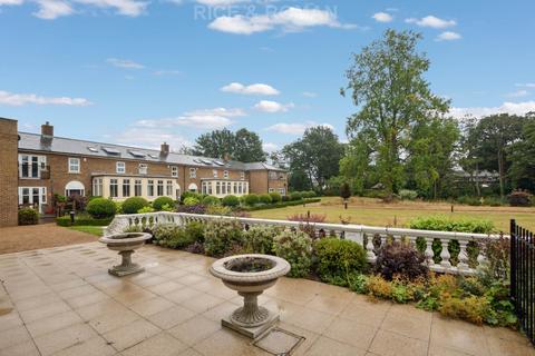 undefined, High Road, West Byfleet KT14