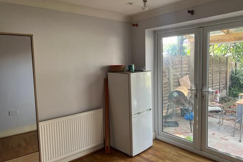 1 bedroom in a house share to rent, Wembley, HA9