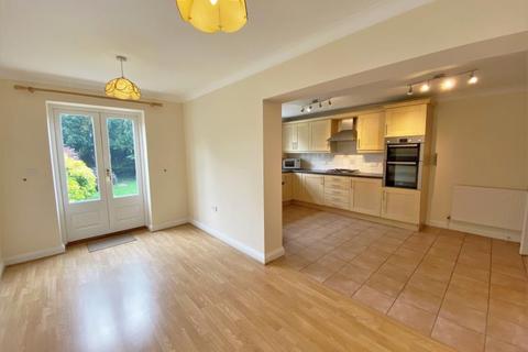 4 bedroom detached house to rent, Waldens Park Road, Woking GU21