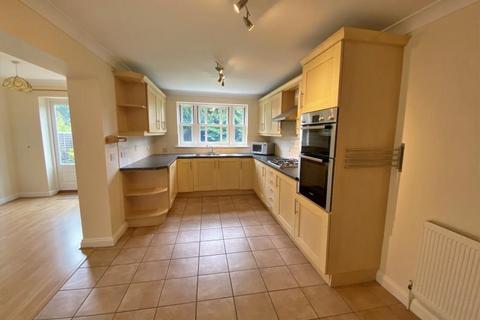 4 bedroom detached house to rent, Waldens Park Road, Woking GU21