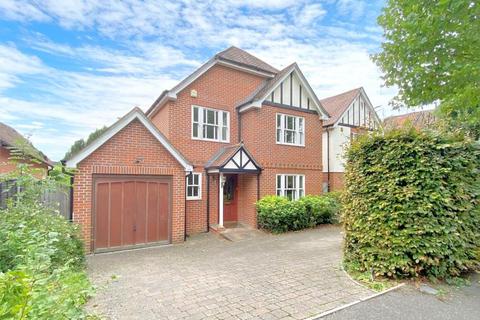 4 bedroom detached house to rent, Waldens Park Road, Woking GU21