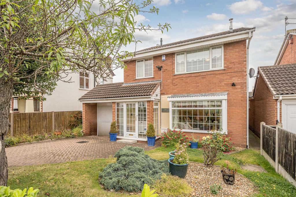 Lane, Kingswinford, DY6 9PN 4 bed detached house for sale £