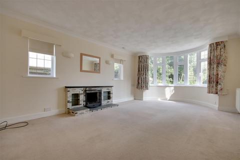 5 bedroom detached house to rent, Rookes Lane, Lymington