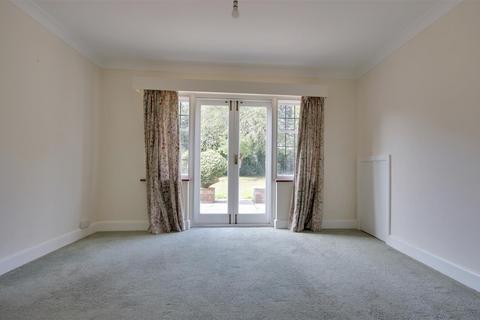 5 bedroom detached house to rent, Rookes Lane, Lymington