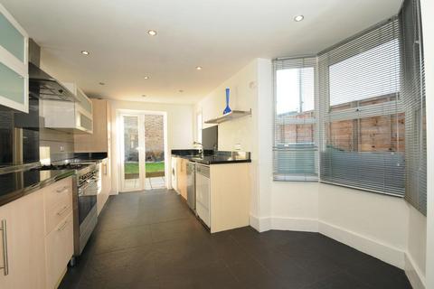 3 bedroom terraced house for sale, Crewys Road, Lower Nunhead