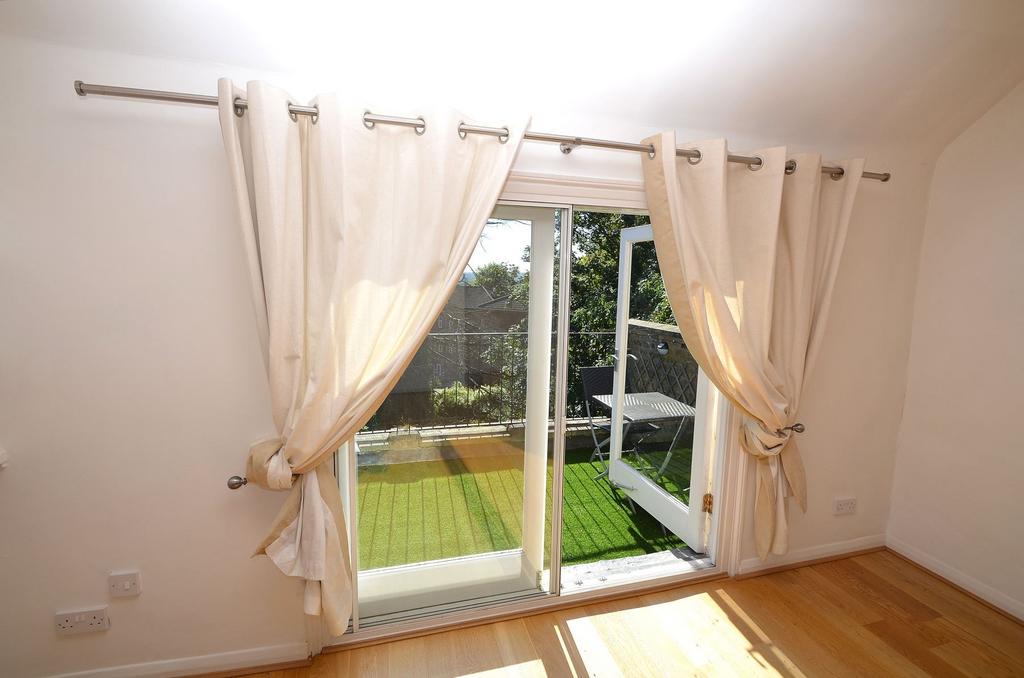 Hamlet Road, Crystal Palace SE19 2 bed flat to rent £1,700 pcm (£392 pw)