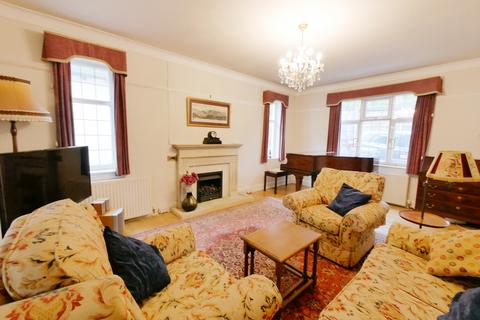 4 bedroom detached house to rent, Burford Road, Cirencester, GL7