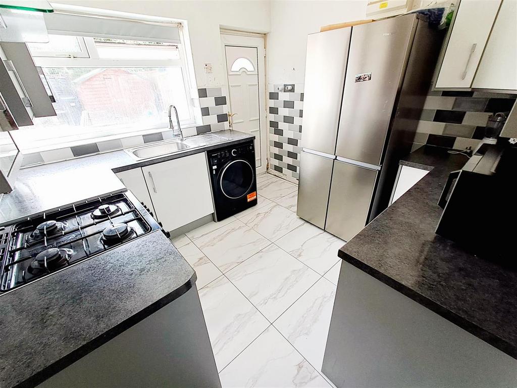 Re Fitted Kitchen