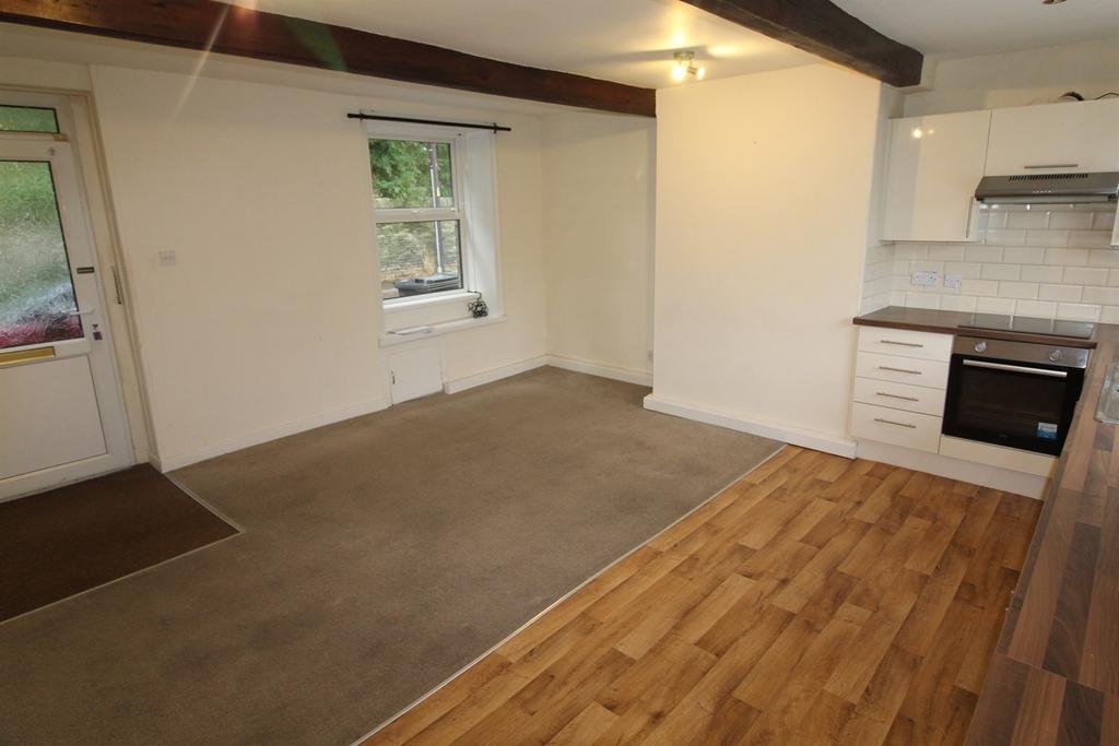Kirkburton, HD8 3 bed end of terrace house to rent £895 pcm (£207 pw)