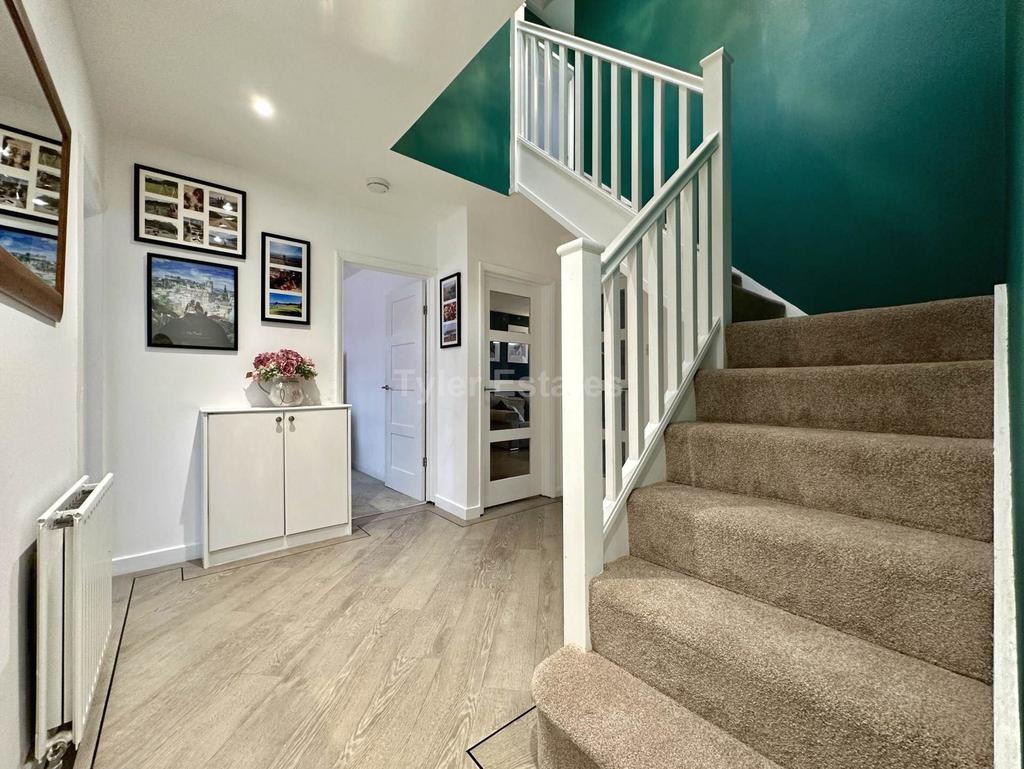 Kevin Close, Billericay CM11 4 bed semidetached house for sale £525,000