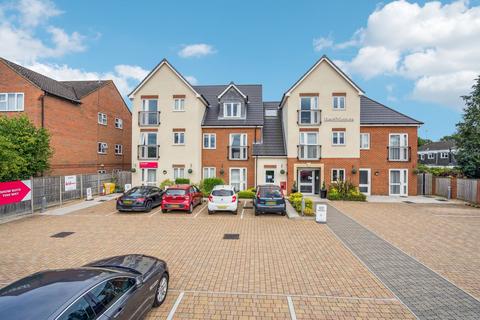 1 bedroom flat for sale, Beaconsfield Road, Farnham Common, SL2