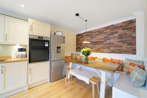 15 Parkside, Halstead, Sevenoaks, TN14 7HA