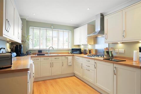 15 Parkside, Halstead, Sevenoaks, TN14 7HA