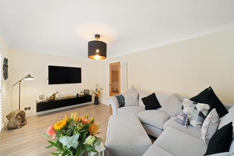15 Parkside, Halstead, Sevenoaks, TN14 7HA